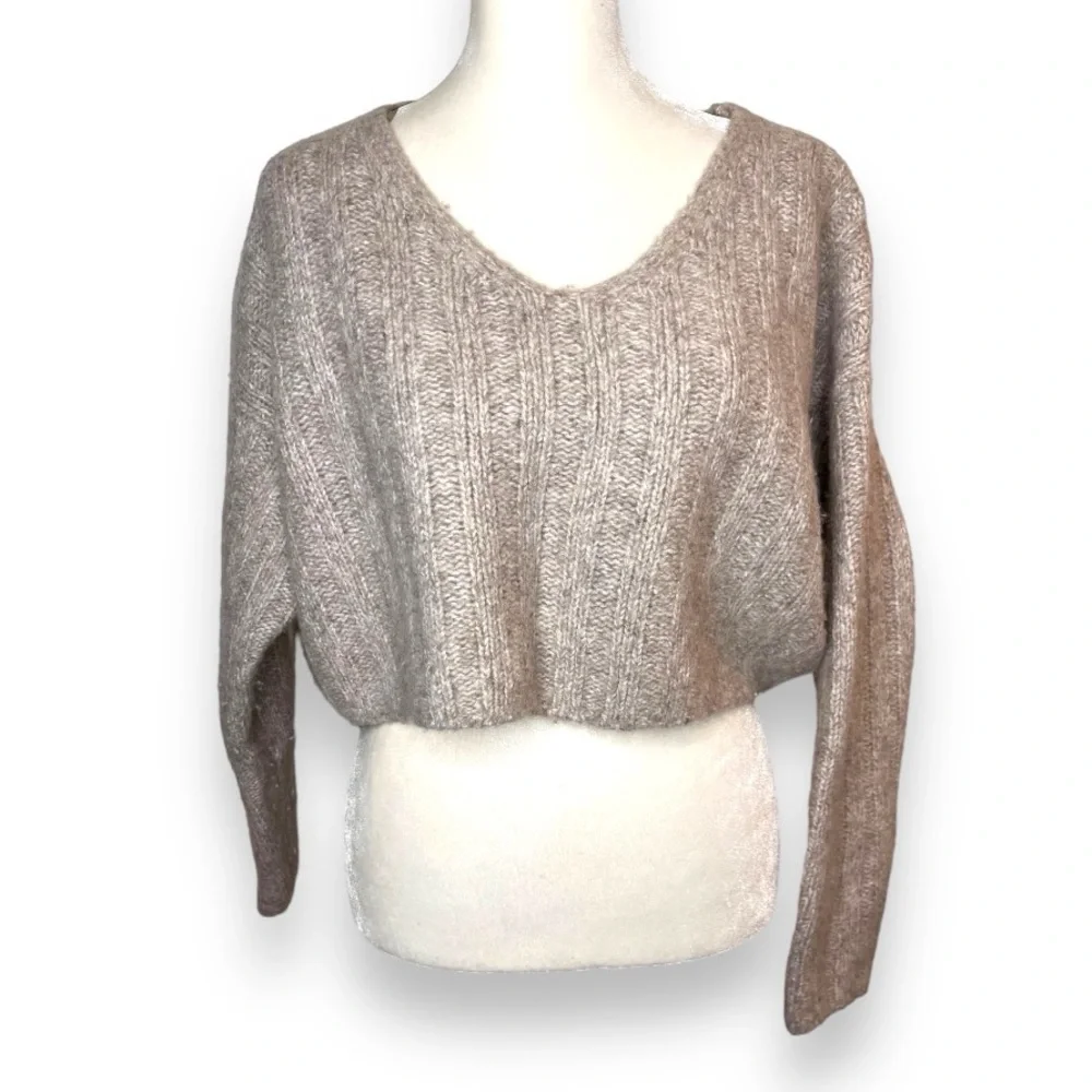 Zara Wool Blend Ribbed V-Neck Sweater Cream Cropped Knit Cozy Size M